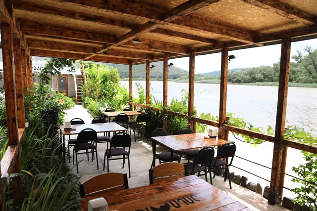 Cafe Bagineti on the river
