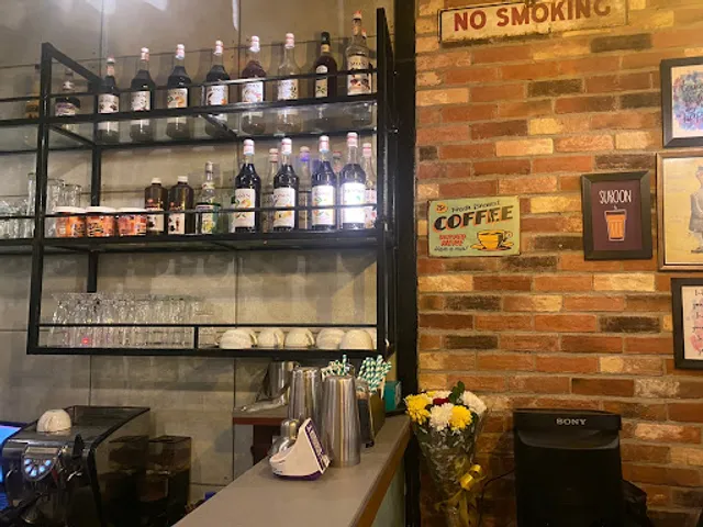 Rolling Crunchy's Cafe & Restaurant