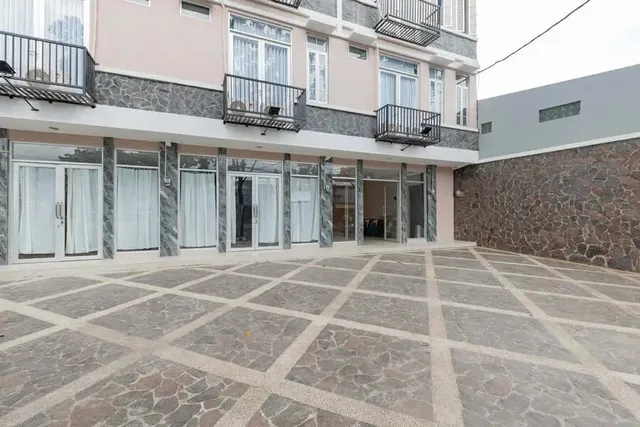 RedDoorz Plus near Surapati Core