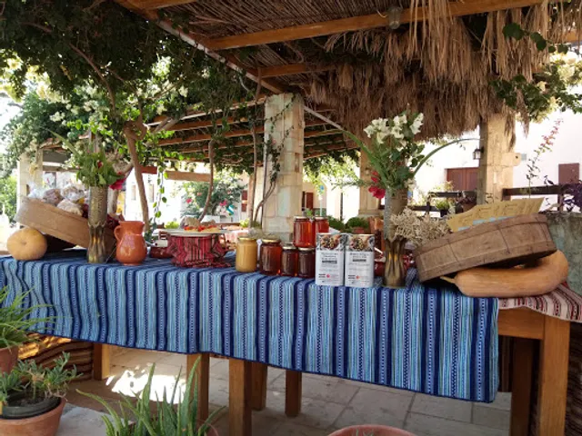 Taverna "Mylopetra", Maroulas