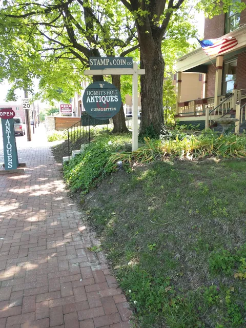 Hobbitt's Hole Antiques