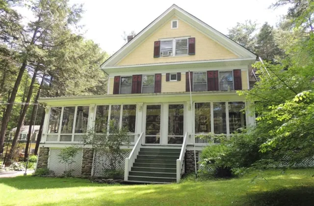 The Brookview Manor Inn and Restaurant