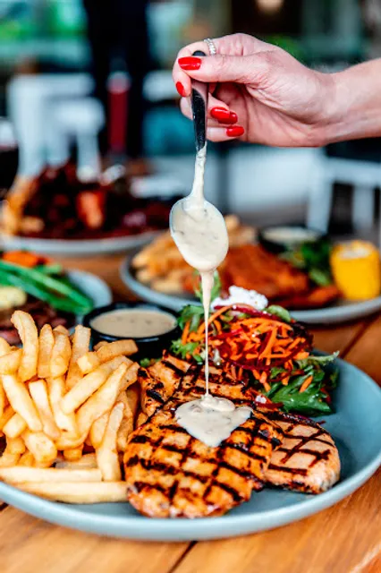 RASHAYS - Macarthur Square