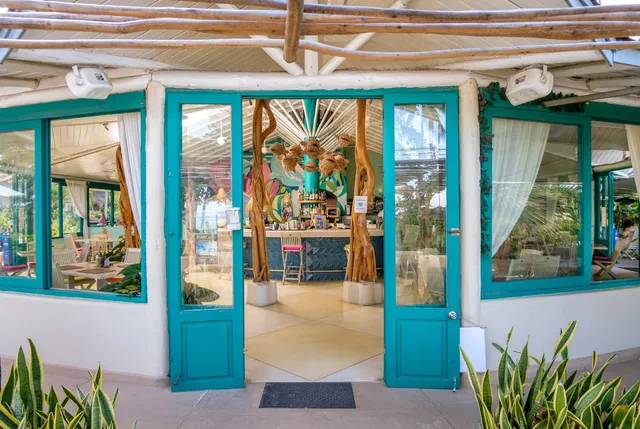 El Loro Restaurante & Beach bar