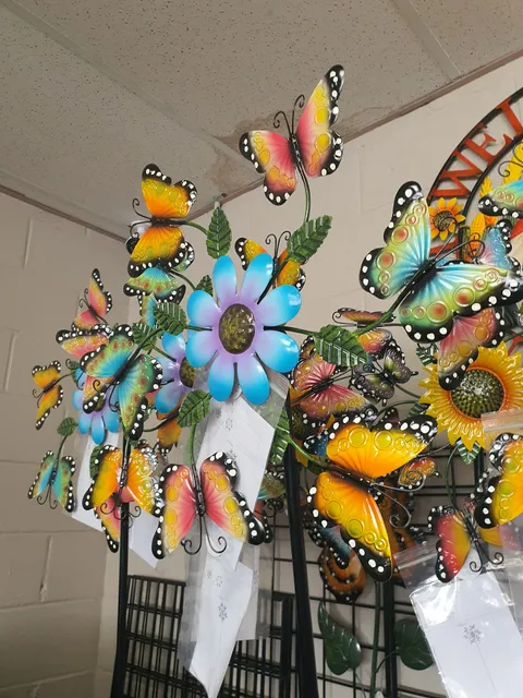 Lisa's Gifts and Apparel