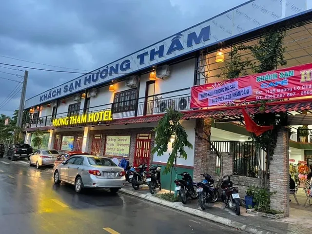 Khách Sạn Hương Thầm