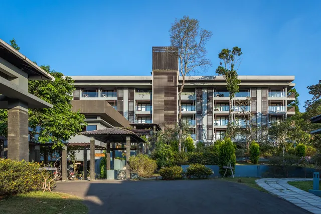 The Mountain Courtyard