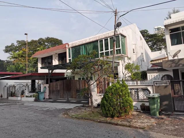 Gurney Luxe Inn Guest House