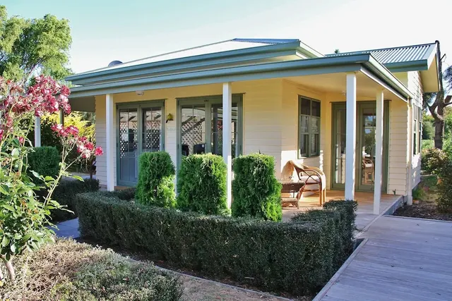 Clive Colonial Cottages