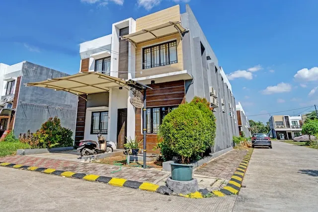 OYO 92768 Flagship Exclusive Colombus Near Stasiun Karawang