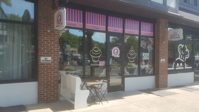 Lily of the Valley Cupcakery & Cafe'