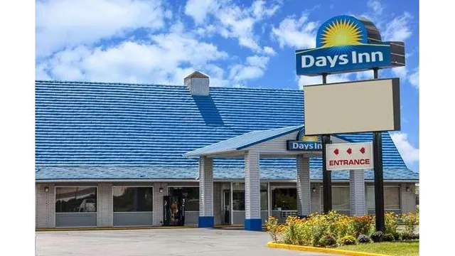 Days Inn by Wyndham Seymour