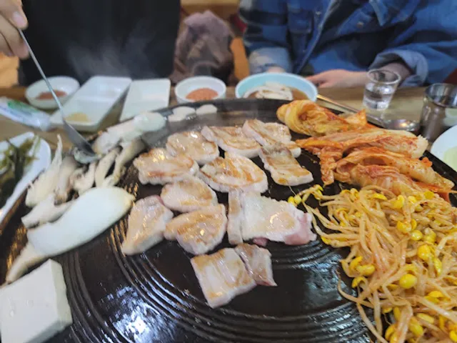 본가솥뚜껑생삼겹살