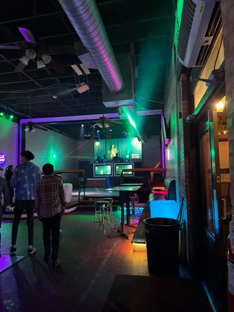 Austin's On The Avenue