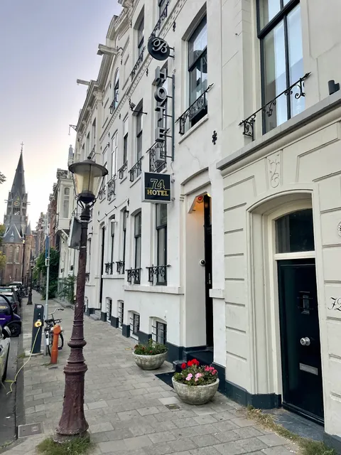Hotel 74