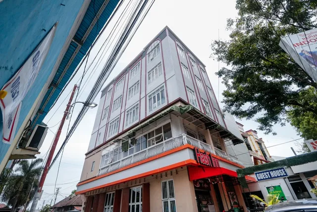 RedDoorz @ Ranotana Manado