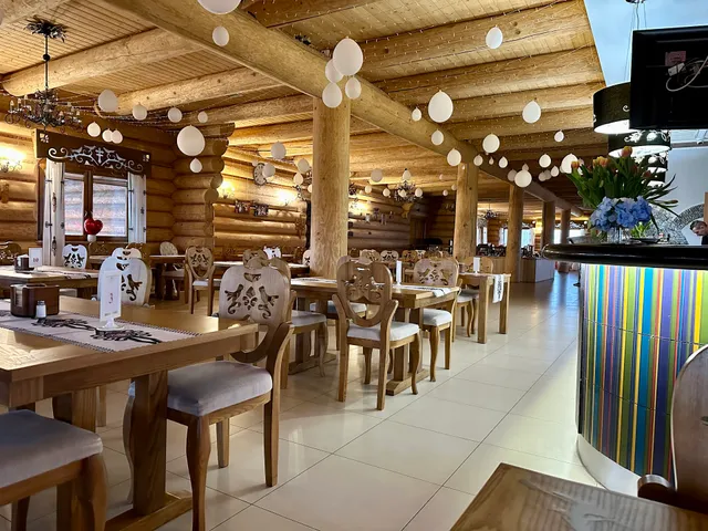 Świętokrzyski Dwór Hotel & Restauracja & Sala Plenerowa & Wypoczynek Chrzciny Komunie Wesela Konferencje w Górach