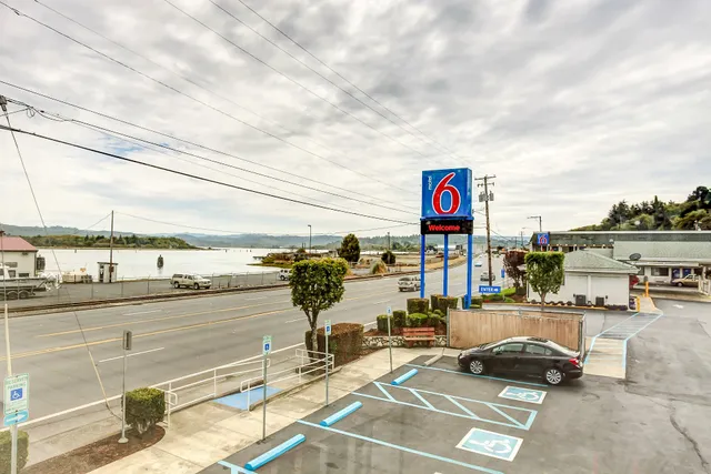 Motel 6 Coos Bay, OR