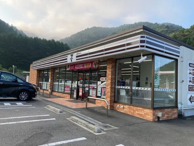 7-Eleven Kawaguchiko Arakura Tunnel