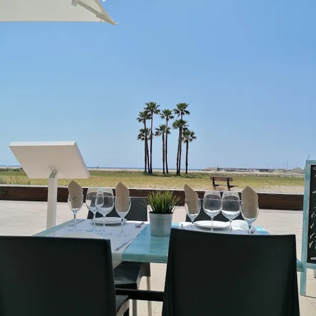 Waikiki Restaurant - Coma-ruga