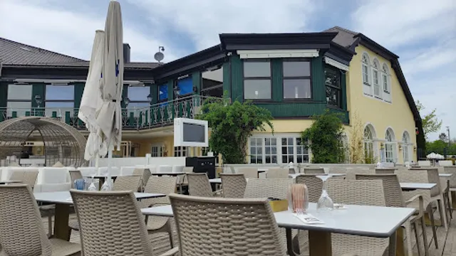 H’ugo’s Beach Club