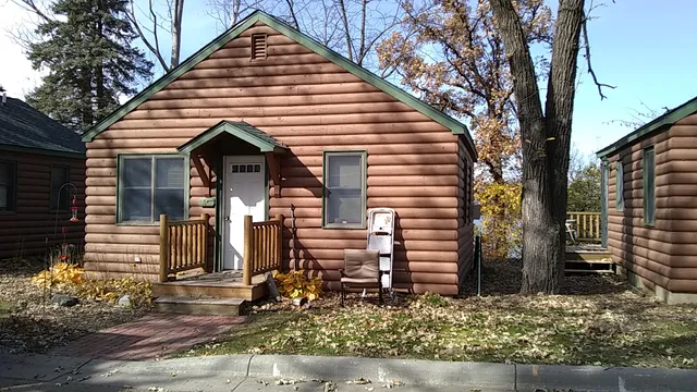 Veteran's Landing Log Cabins