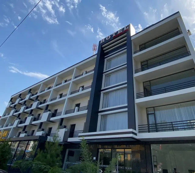 Gostinitsa Fergana Delyuks