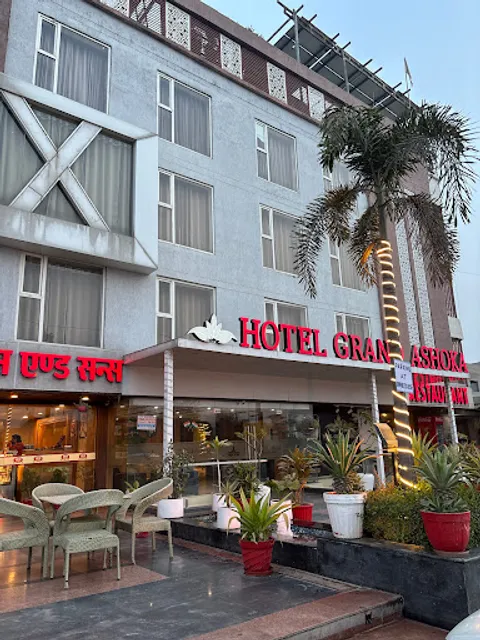 Baba Thakur Das & Sons, Ambedkar Nagar