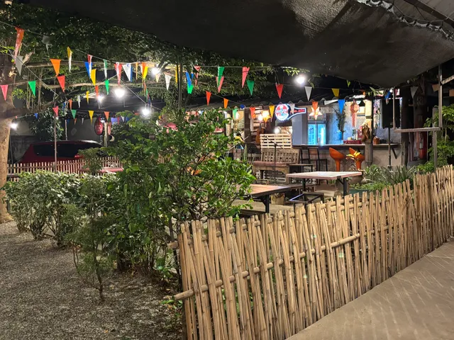 ร้านอาหารปอยหลวงโภชนา Poyluang Pochana