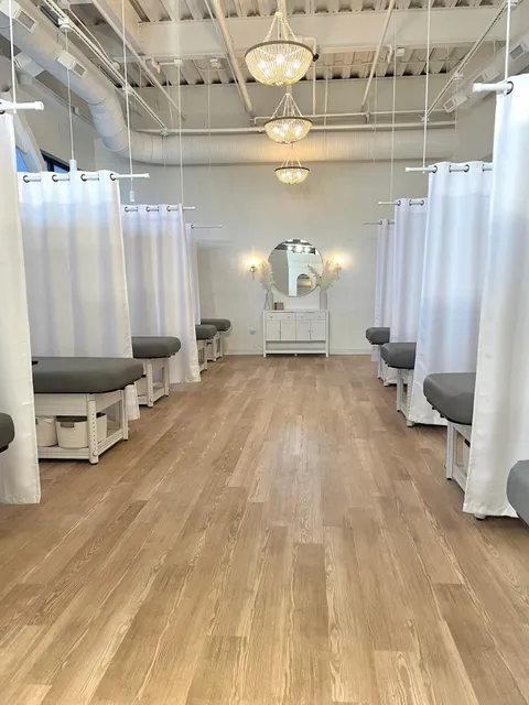 FACE FOUNDRIÉ - Farmington (Station Park)