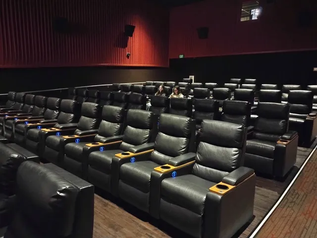 Regal Northlake Village