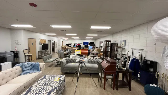 Tradeport's Discount Showroom