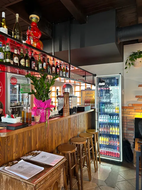 Tre Amici Pizza & Grill