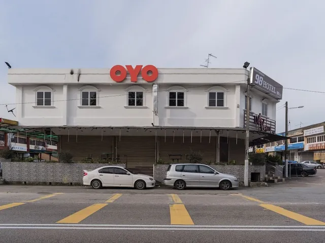 OYO 44026 98 Hotel
