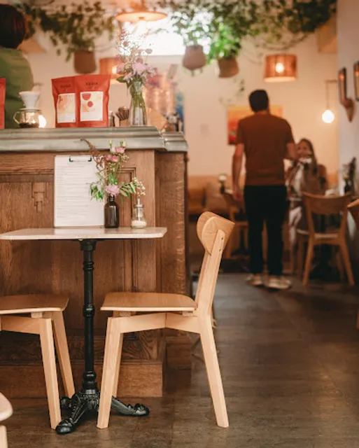 Alaïa café & boutique