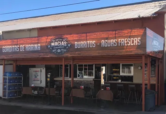 Gorditas De Harina Y Aguas Frescas Macías