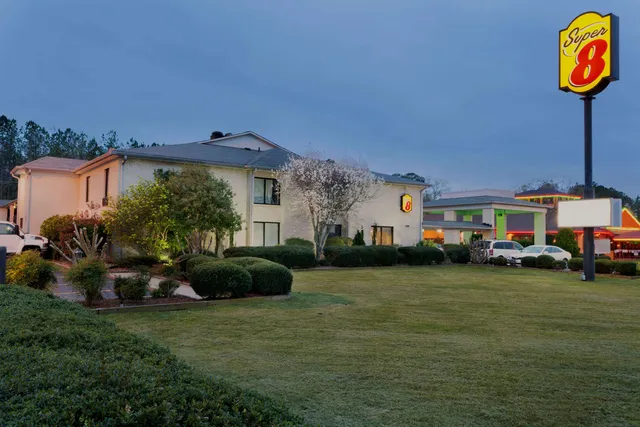 Super 8 by Wyndham Lancaster