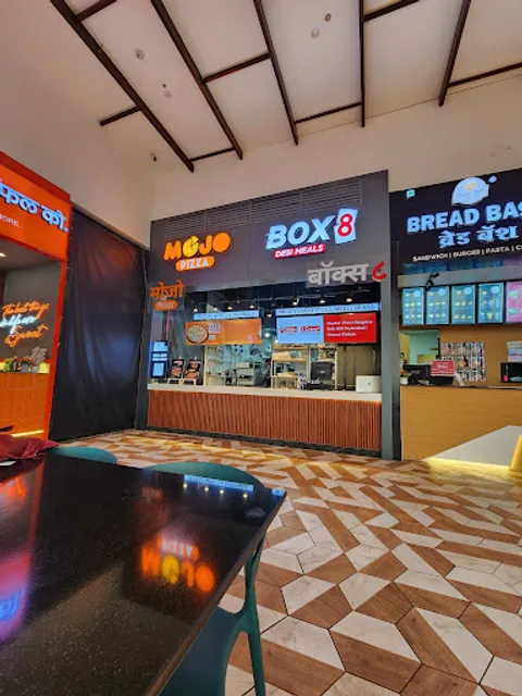 Mojo Pizza/ Box 8