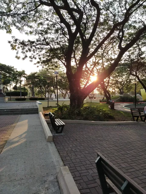 Clemente Yerovi Park - Kennedy