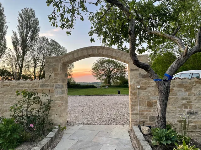 Clock House B&B, Burton Street, MARNHULL DT10 1PH