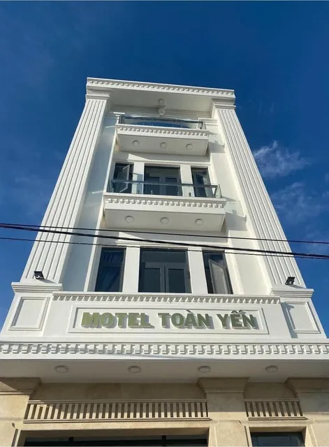 Khách sạn Nhơn Lý Toàn Yến