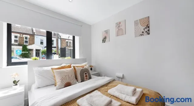 Manor House Studios by MoreThanStays