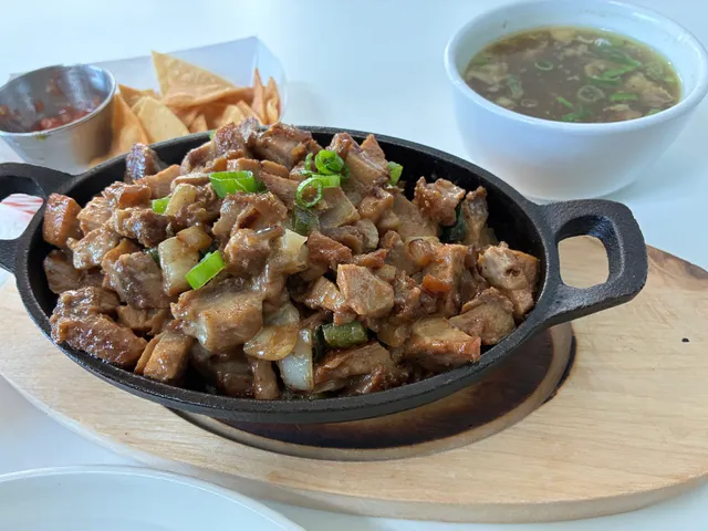 Mo Nina's Filipino Restaurant