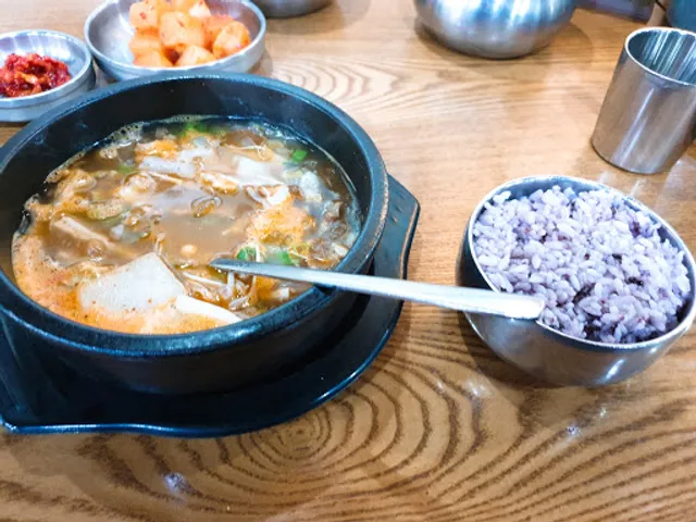 콩뿌리콩나물국밥