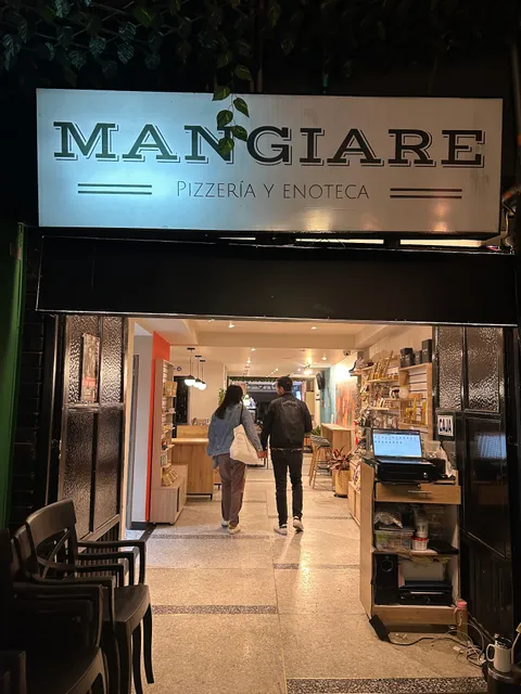 Mangiare pizzería enoteca