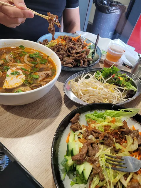 Saigon Cuisine & Roll