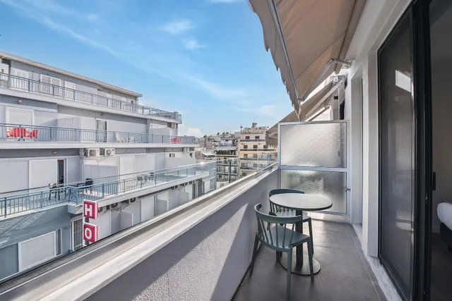 Limehome Piraeus Olive