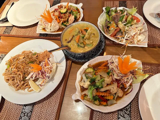 Phuthai Esarn Restaurant