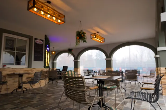 Tony's Restaurant & Lounge