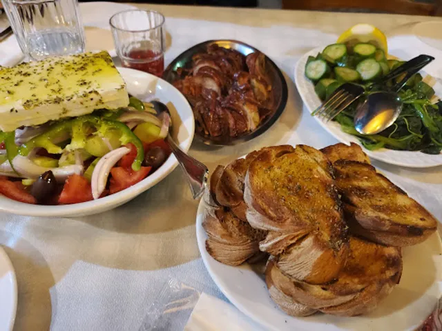 ΤΟ ΣΤΕΚΙ ΤΟΥ ΖΗΣΗ